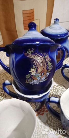 Сервиз чайный: чашки, чайник, сахарница