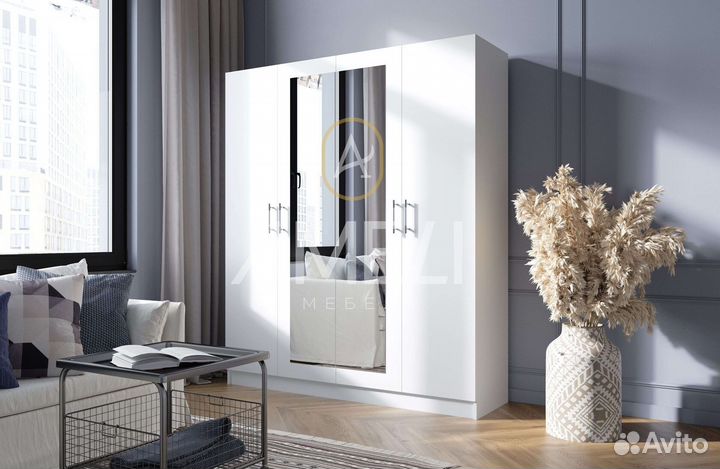 Шкаф с зеркалом для одежды