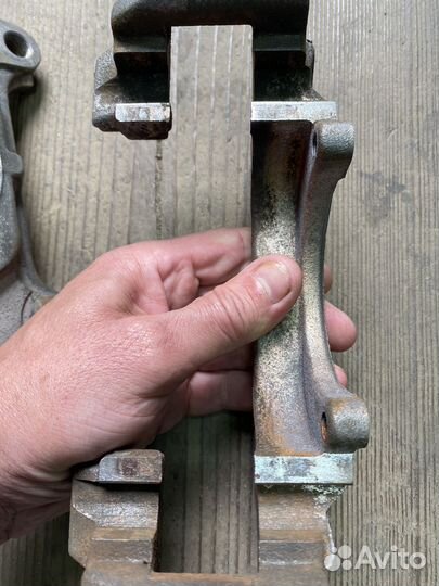 Скоба оригинал переднего суппорта VAG 312 mm