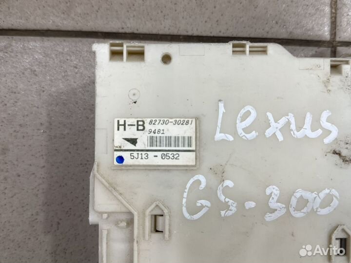 Салонный блок предохранителей Lexus gs300