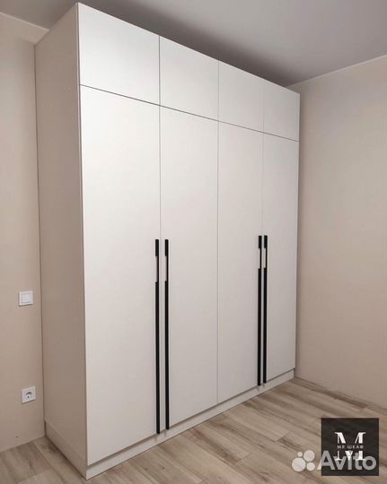 Современный распашной шкаф