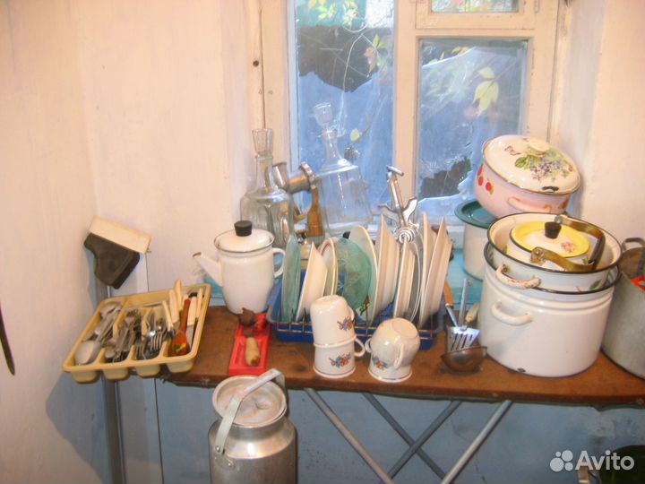 Ножи ложки вилки тарелки и др. посуда