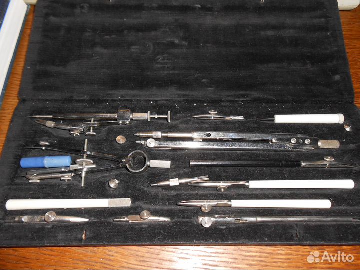 Готовальни СССР -2шт, перья ученические,счеты