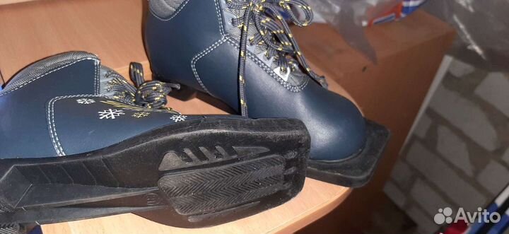 Лыжные ботинки