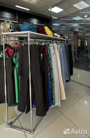 Вешало напольная для магазина одежды рейл