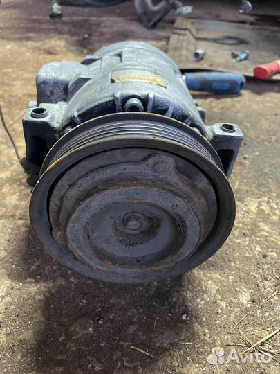 Компрессор кондиционера VW Passat B5 VR5 AGZ 2.3