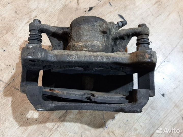 Суппорт передний правый Skoda Octavia A7 liftback