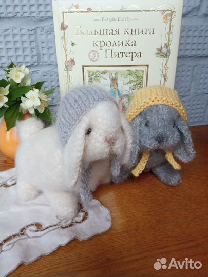 Вязаные вислоухие зайчики