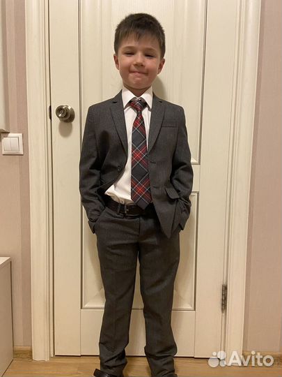 Костюм школьный серый в клетку рост 128 см