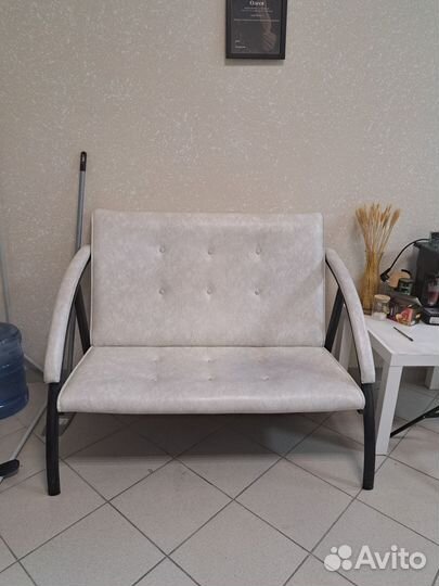 Офисный кожаный диван