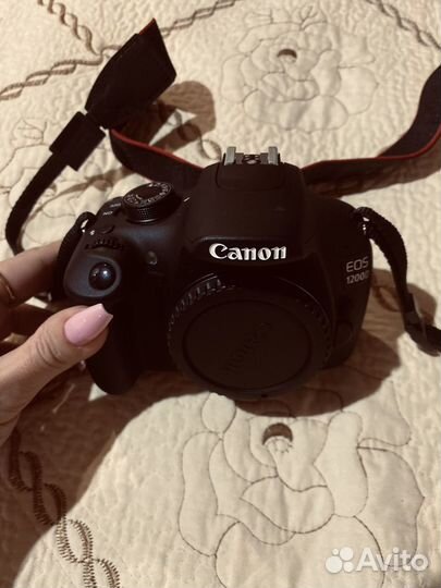 Зеркальный фотоаппарат canon 1200D