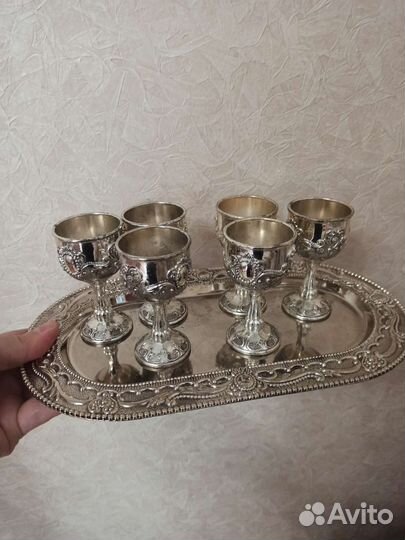 Чашечки рюмочки на подносе креманки