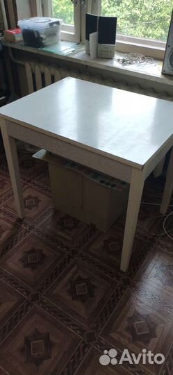 Стол обеденный