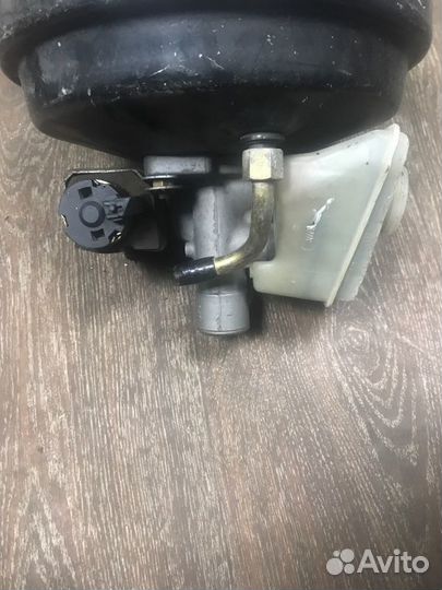 Вакуумный усилитель тормозов передний