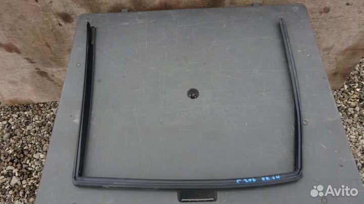 Уплотнительная резинка стекла задняя левая