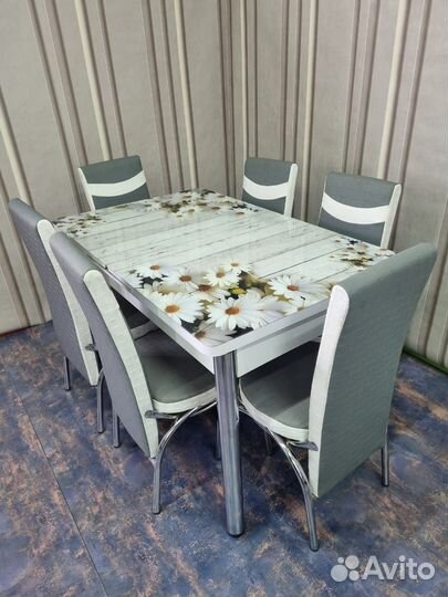 Стол раскладной и стулья