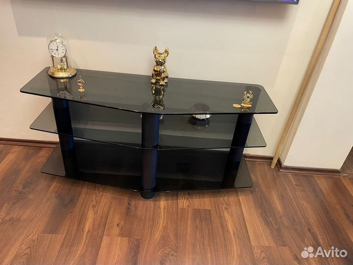 Стеклянная тумба под телевизор