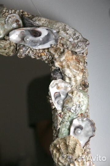 Зеркало в раме из ракушек устриц с жемчугом