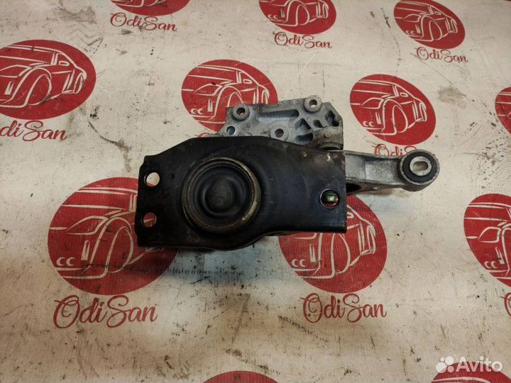 Опора двигателя правая кронштейн Nissan X-Trail