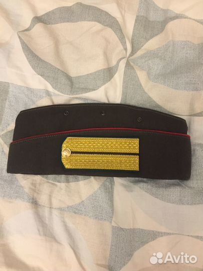 Пилотка со значками