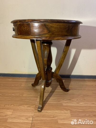 Старинный гостинный столик