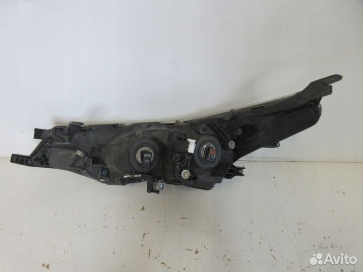 Фара правая Toyota Corolla E18 8111002L50