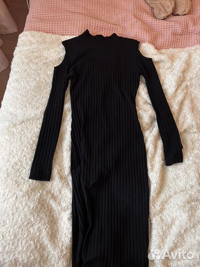 Обтягивающее платье черное