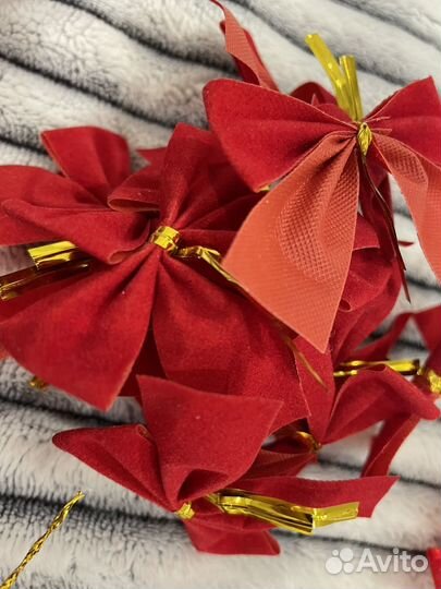 Елочные игрушки красные