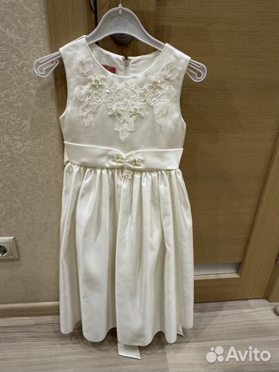 Нарядное, белое платье для девочки 116 и 128