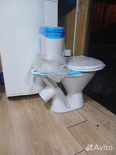 Унитаз с бачком новый