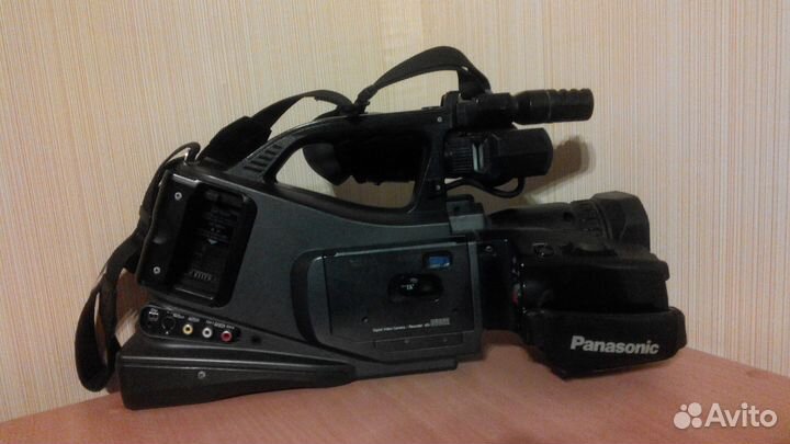 Продам видеокамеру Panasonic AG-DVC62