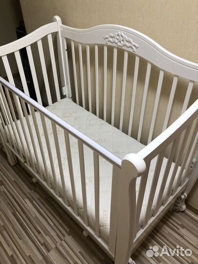 Детская кроватка Гандылян с маятником