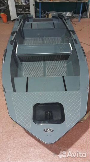 Лодка с мотором