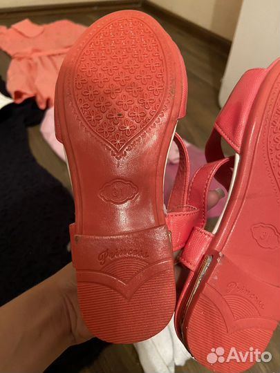 Отдам бесплатно вещи на девочку