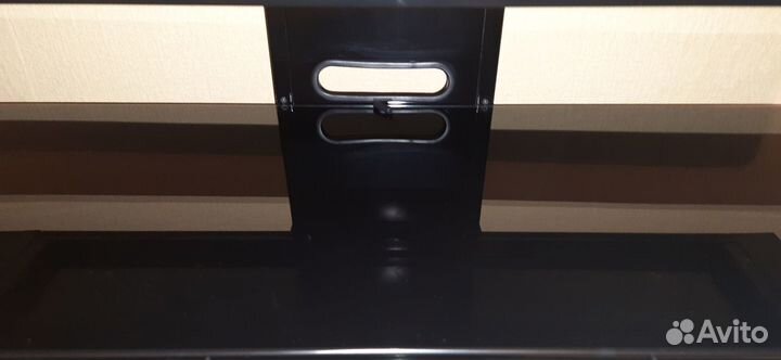 Тумбочка под телевизор стеклянная