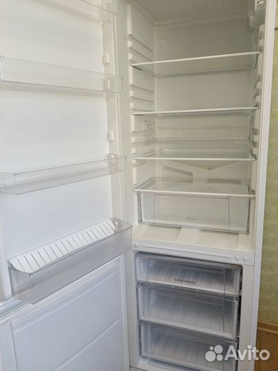 Холодильник Hotpoint Ariston бу