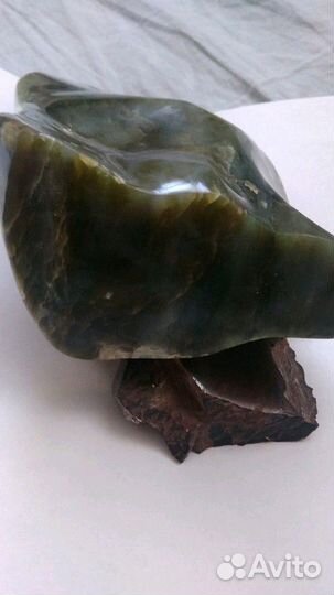 Камень нефрит и яшма