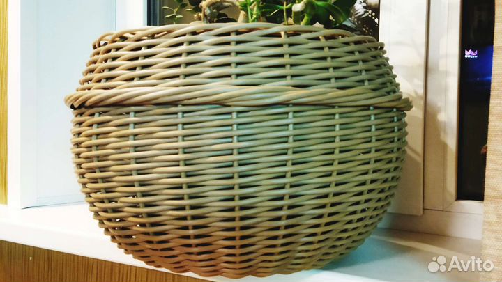 Кашпо напольное из ротанга