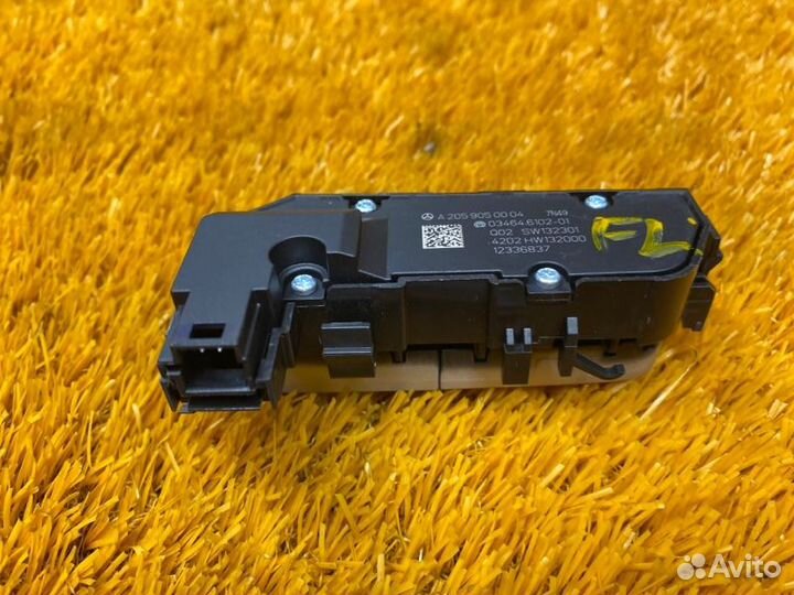 Кнопка подогрева сидений передняя левая