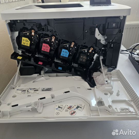 Принтер HP Color LaserJet Enterprise M553dn