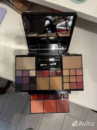 Палетка для макияжа