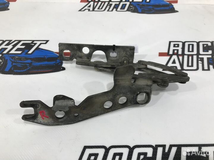 Петля капота правая BMW X5 E53 41617006124