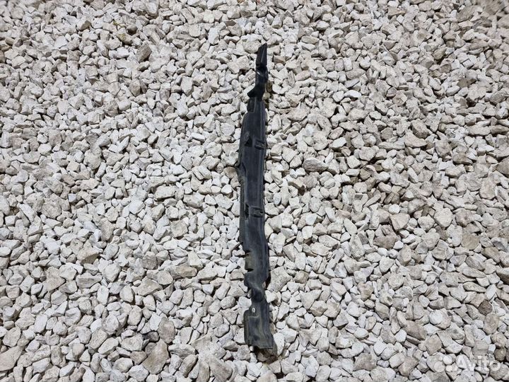 Пыльник переднего крыла Паджеро 4