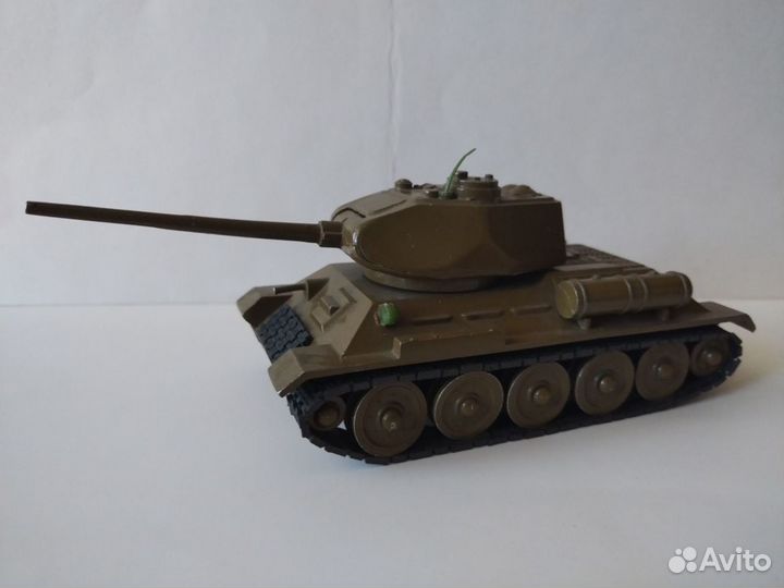 Модель танка Т-34-85 металл, СССР
