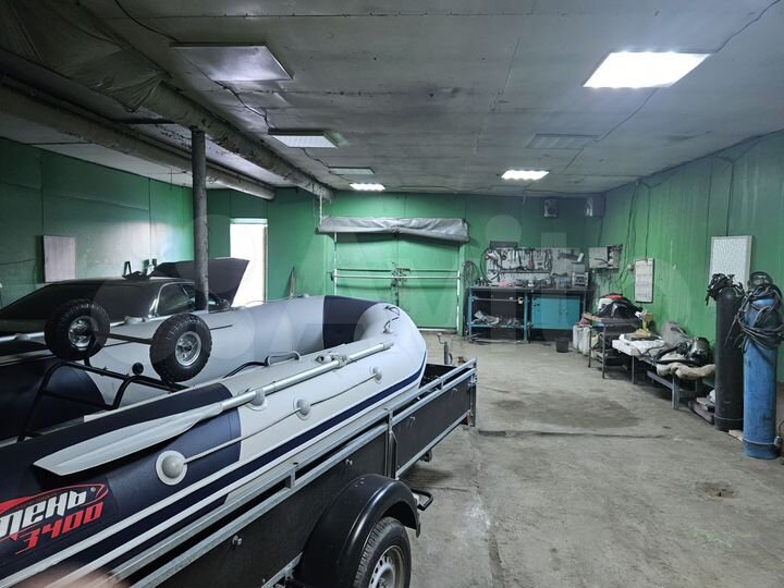 Гараж, > 30 м²