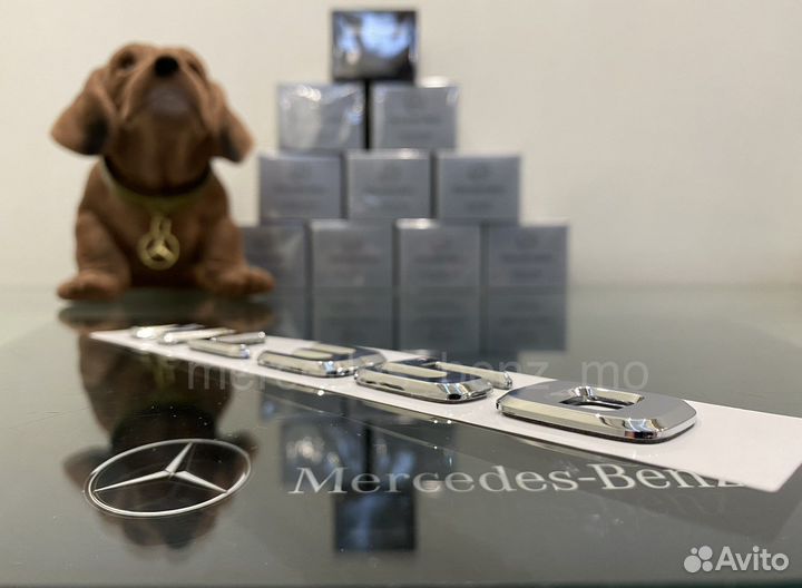 Шильдик ML350 Mercedes Benz на дверь багажника