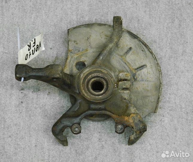 Кулак поворотный правый VW Vento