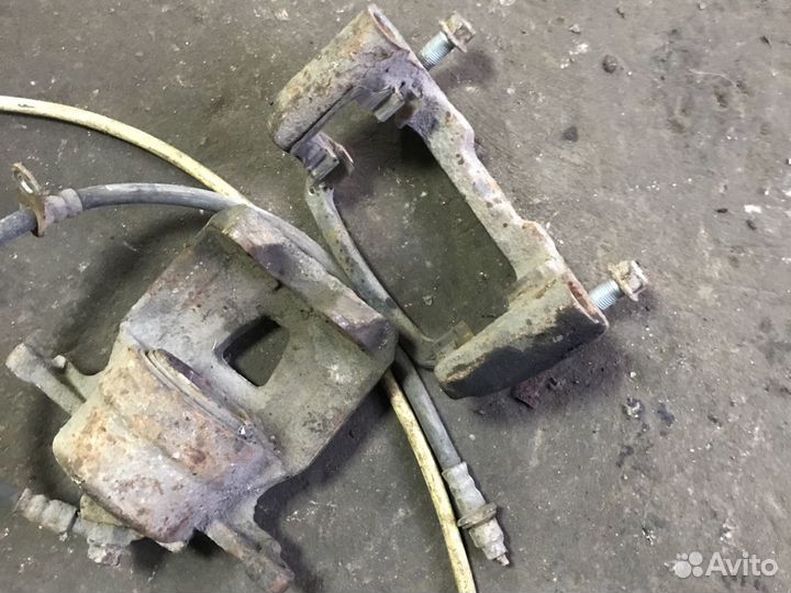 Передний правый суппорт Лексус рх 1