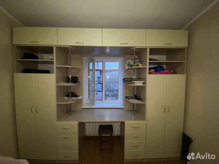 Стенка с полками и шкафом