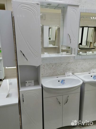 Тумба, раковина, зеркало, пенал 